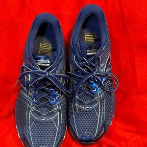 Brooks Vibrant Blue Athletic Shoes